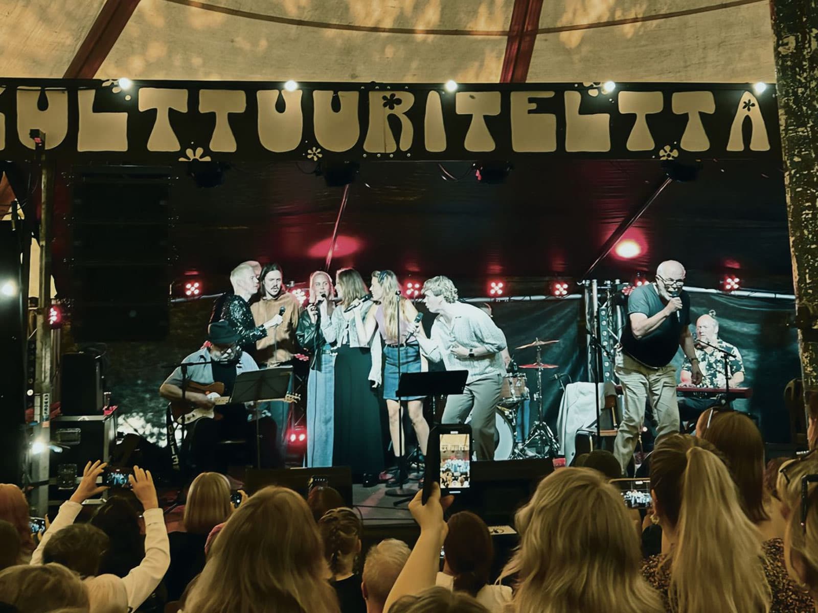 Kari Mäkinen Band & Kesäteatterin tähdet